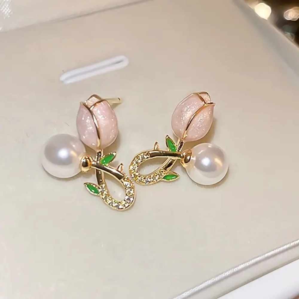 Chic Pink tulip 🌷 Floral and Pearl Earrings